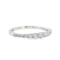 18kt White Gold Natural Tapered Round Diamond Wedding Ring (.41ct)