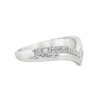 18kt White Gold Natural Round Diamonds Curved Wedding Ring (.30ct)