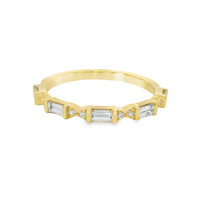 18kt Yellow Gold Natural Round and Baguette Diamond Wedding Ring (.32ct)