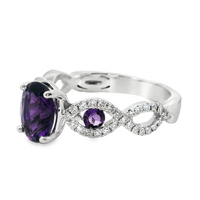 14kt White Gold Oval Natural Amethyst and Round Natural Diamonds Ring (1.63ct)
