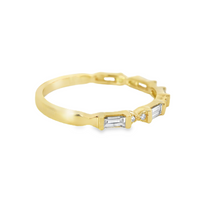 18kt Yellow Gold Natural Round and Baguette Diamond Wedding Ring (.32ct)