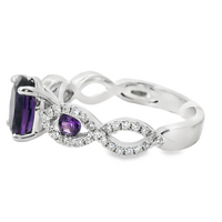 14kt White Gold Oval Natural Amethyst and Round Natural Diamonds Ring (1.63ct)