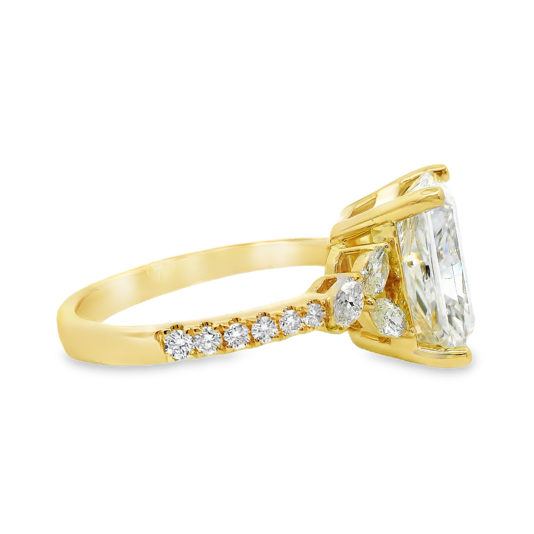 18kt Yellow Gold Lab-Grown Radiant Diamond and Natural Round Diamonds Engagement Ring (3.95ct)