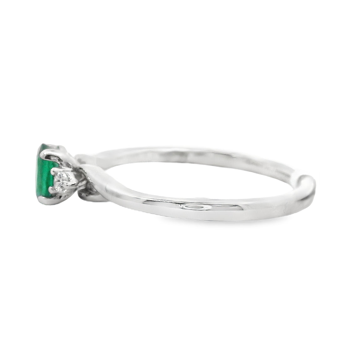 18kt White Gold Emerald Natural Emerald and Round Natural Diamonds Ring (0.31ct)