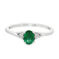 18kt White Gold Emerald Natural Emerald and Round Natural Diamonds Ring (0.31ct)