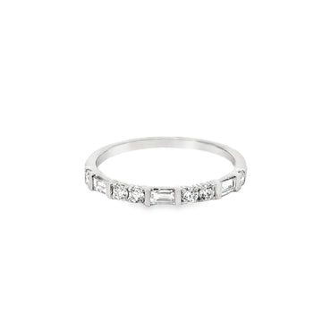 18kt White Gold Diamond Shared Prong Wedding Ring (0.37ct)