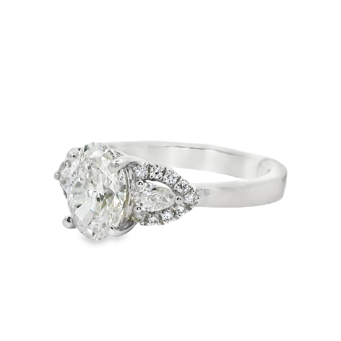 18kt White Gold Natural Oval Diamond Engagement Ring (1.26ct)