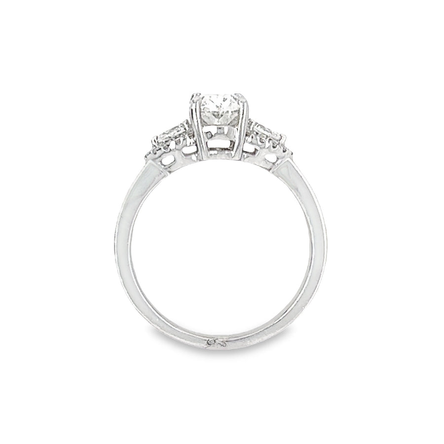 18K White Gold Natural Oval Brilliant Diamond Engagement Ring (1.01ct)