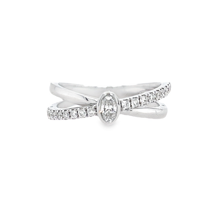 18K White Gold Oval Diamond Ring (.15ct)