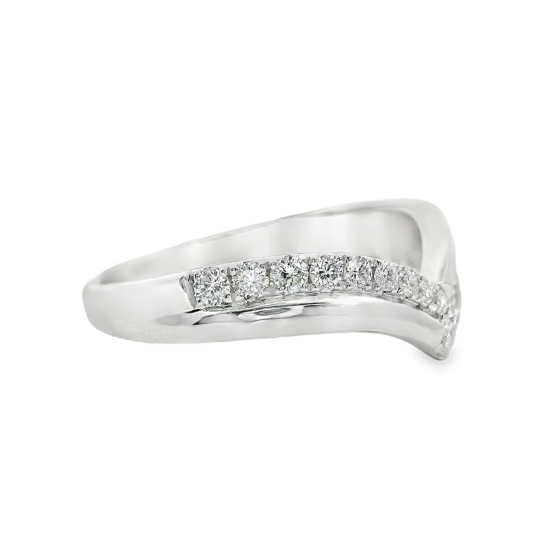 18kt White Gold Natural Round Diamonds Curved Wedding Ring (.30ct)