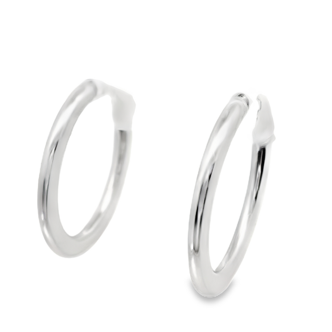 18kt White Gold Italian Made Hoop Earrings (1.10g)