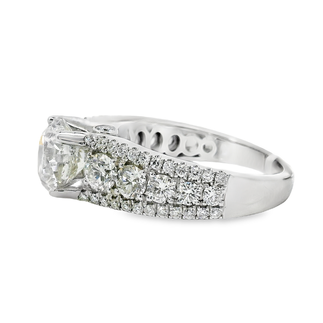 18kt White Gold Natural Round Diamond Engagement Ring (3.3ct)