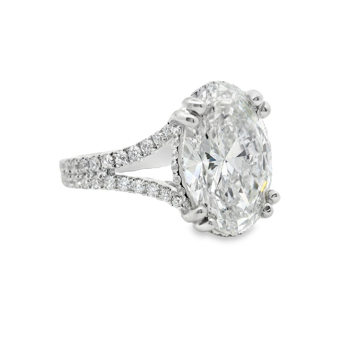 18kt White Gold Lab-Grown Oval Diamond Engagement Ring (4.66ct)