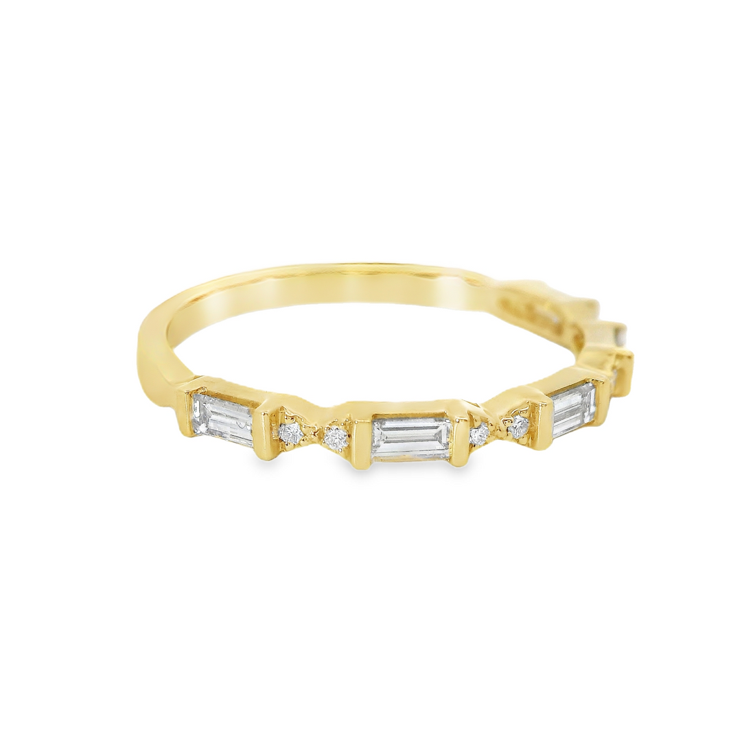 18kt Yellow Gold Natural Round and Natural Baguette Diamonds Wedding Ring (.32ct)