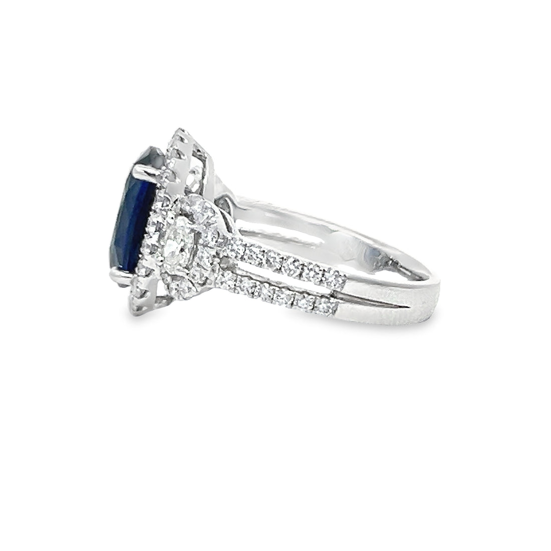 18kt White Gold Oval Natural Sapphire and Oval Natural Diamonds Ring (4.27ct)