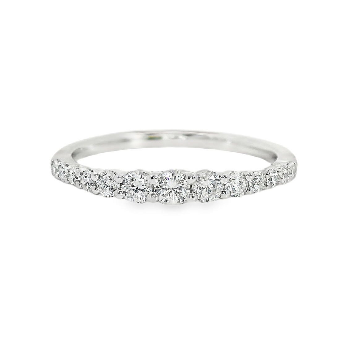 18kt White Gold Natural Tapered Round Diamond Wedding Ring (.41ct)