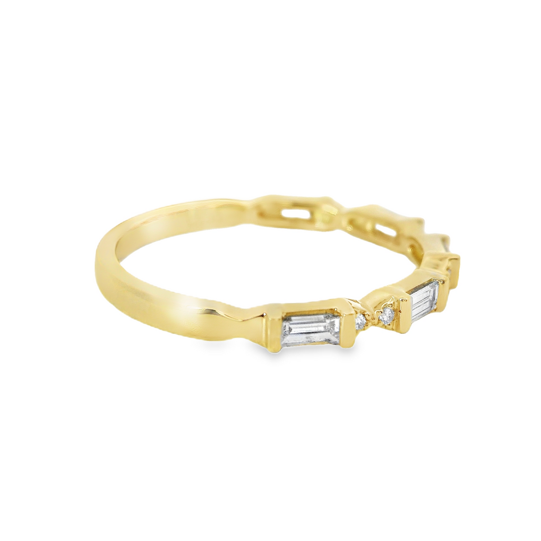 18kt Yellow Gold Natural Round and Natural Baguette Diamonds Wedding Ring (.32ct)