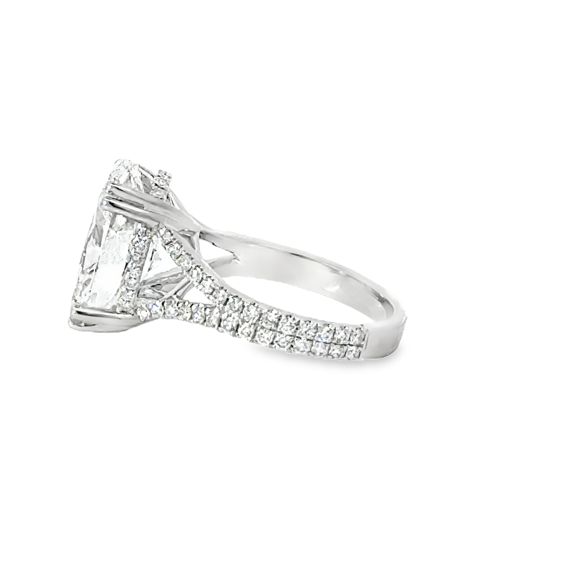 18kt White Gold Lab-Grown Oval Diamond Engagement Ring (6.64ct)