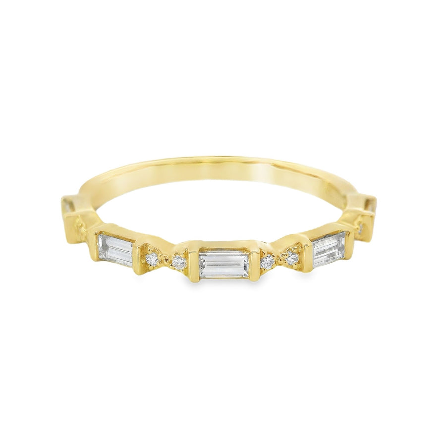 18kt Yellow Gold Natural Round and Natural Baguette Diamonds Wedding Ring (.32ct)