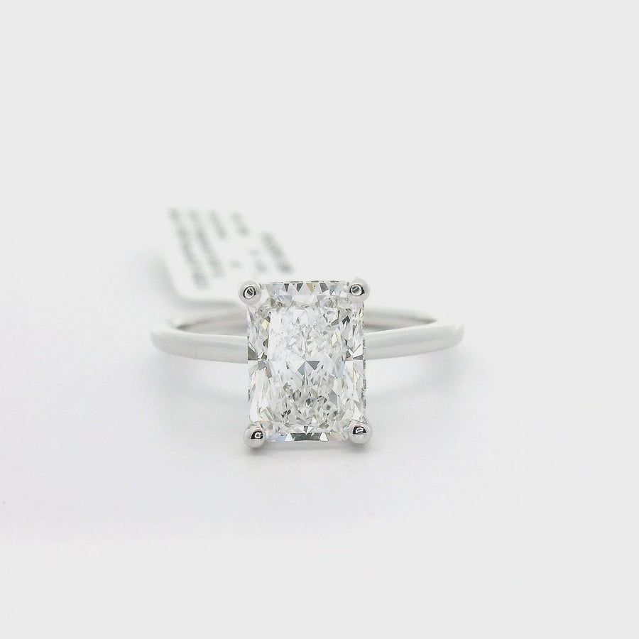 18kt White Gold Radiant Diamond Engagement Ring (2.12ct)