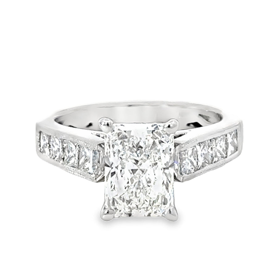 18kt White Gold Lab-Grown Radiant Diamond Engagement Ring (2.87ct)